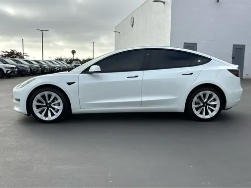 Pearl White Multi-Coat 2023 Tesla Model 3