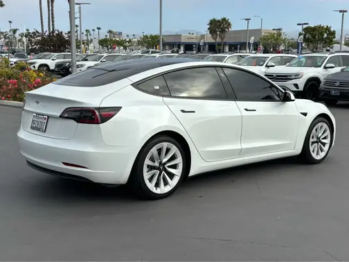Pearl White Multi-Coat 2023 Tesla Model 3