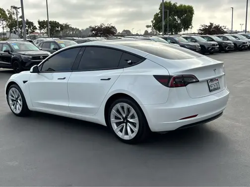 Pearl White Multi-Coat 2023 Tesla Model 3