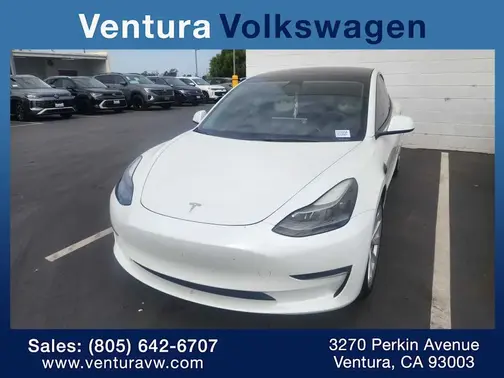 Pearl White Multi-Coat 2023 Tesla Model 3