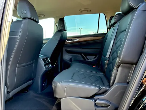 Deep Black Pearl 2026 Volkswagen Atlas 2.0T SE w/Technology