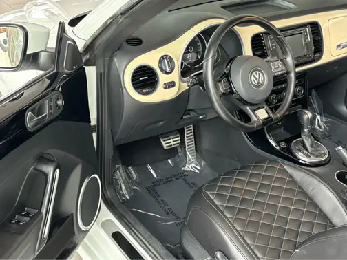 Pure White/Brown Roof 2019 Volkswagen Beetle Final Edition SEL