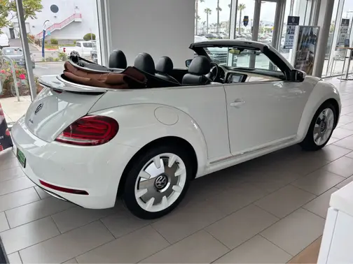 Pure White/Brown Roof 2019 Volkswagen Beetle Final Edition SEL