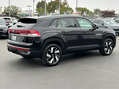 Deep Black Pearl 2026 Volkswagen Atlas Cross Sport 2.0T SE w/Technology