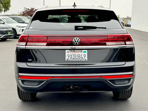 Deep Black Pearl 2026 Volkswagen Atlas Cross Sport 2.0T SE w/Technology