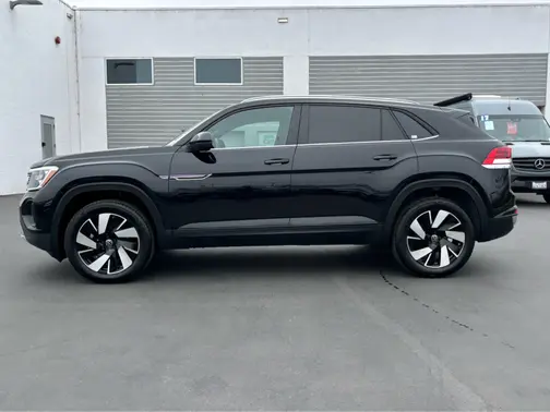 Deep Black Pearl 2026 Volkswagen Atlas Cross Sport 2.0T SE w/Technology