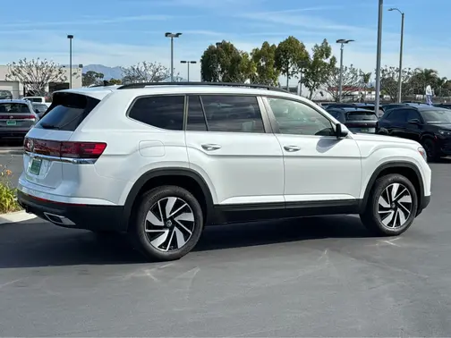 Opal White Pearl 2026 Volkswagen Atlas 2.0T SE w/Technology