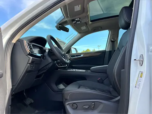 Opal White Pearl 2026 Volkswagen Atlas 2.0T SE w/Technology