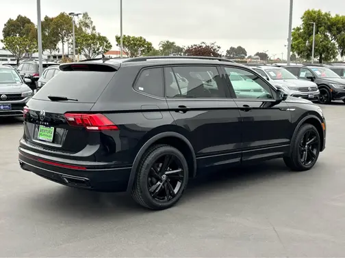 Deep Black Pearl 2023 Volkswagen Tiguan SE R-Line Black