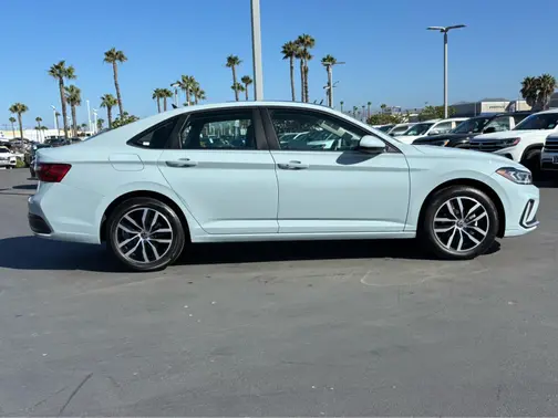 Monument Gray 2025 Volkswagen Jetta SE