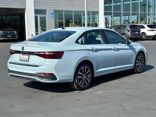 Monument Gray 2025 Volkswagen Jetta SE