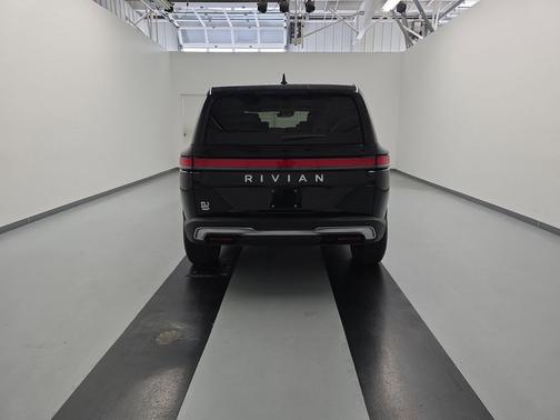 2024 Rivian R1S Adventure Quad Motor Large Pack