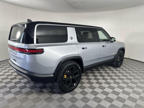 2023 Rivian R1S Adventure