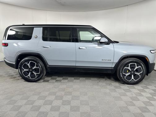 2023 Rivian R1S Adventure