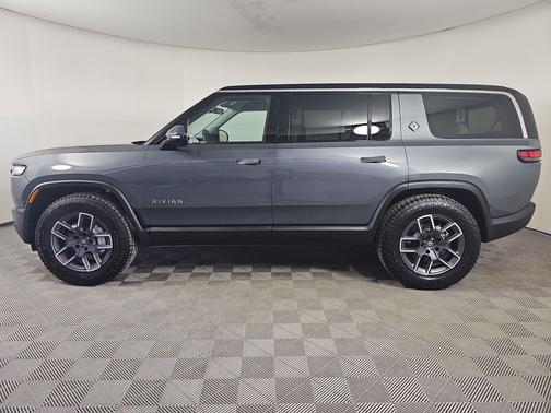 2025 Rivian R1S Adventure trim