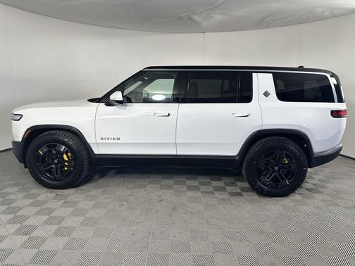 2023 Rivian R1S Adventure