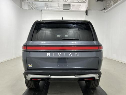 2023 Rivian R1S Adventure
