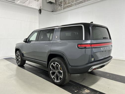 2023 Rivian R1S Adventure