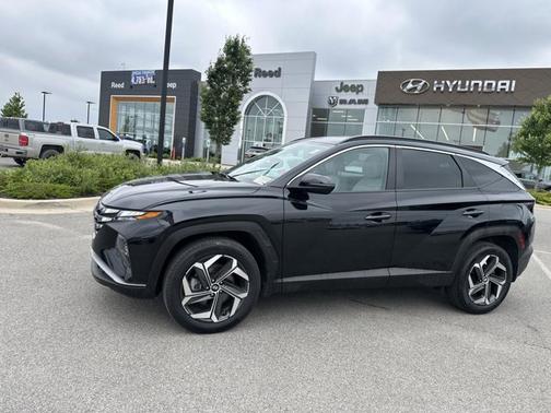 Black 2023 Hyundai TUCSON SEL
