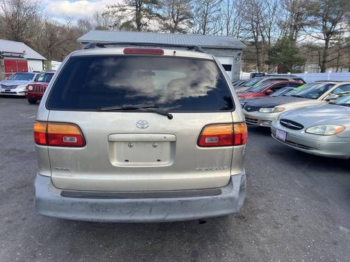 2000 Toyota Sienna LE