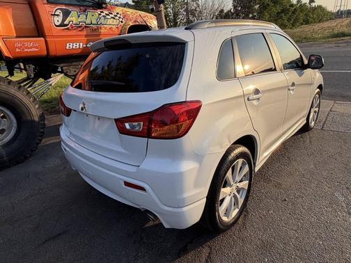 Diamond White Pearl 2012 Mitsubishi Outlander Sport SE