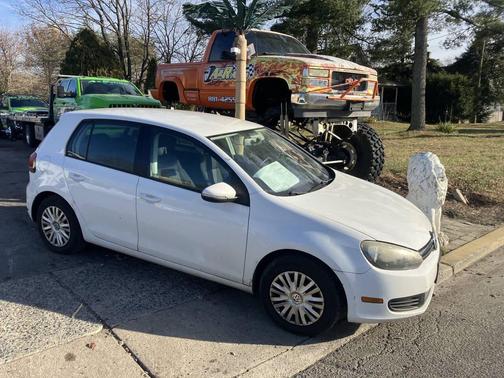 2010 Volkswagen Golf 4-Door