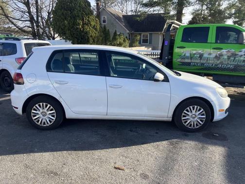 2010 Volkswagen Golf 4-Door