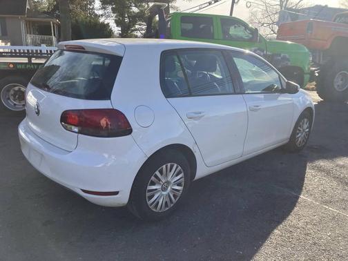 2010 Volkswagen Golf 4-Door