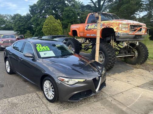 Gray 2021 Alfa Romeo Giulia Base