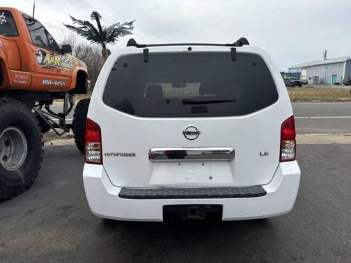 2006 Nissan Pathfinder LE