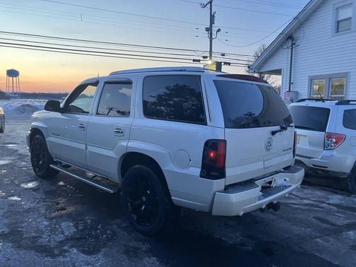 2005 Cadillac Escalade Base