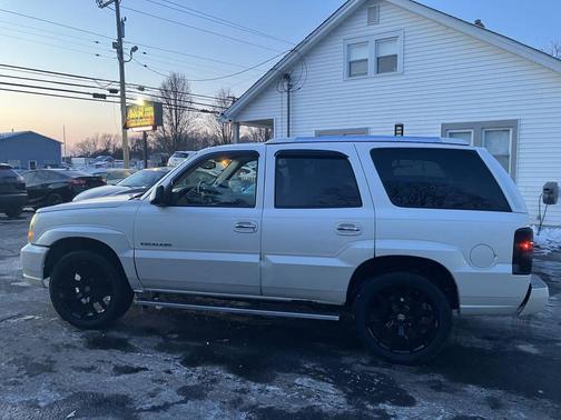 2005 Cadillac Escalade Base