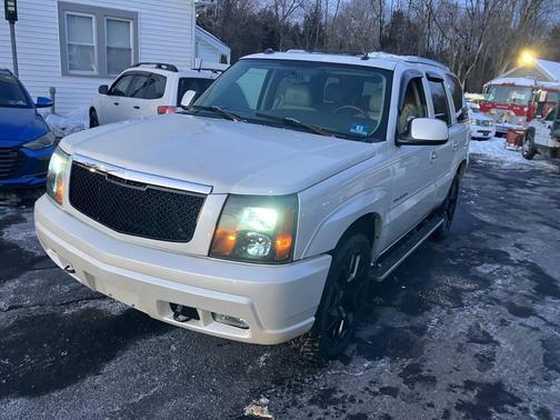 2005 Cadillac Escalade Base