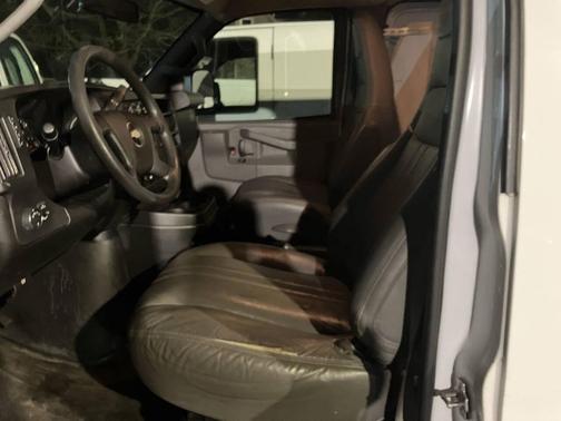 Summit White 2018 Chevrolet Express 2500 Work Van