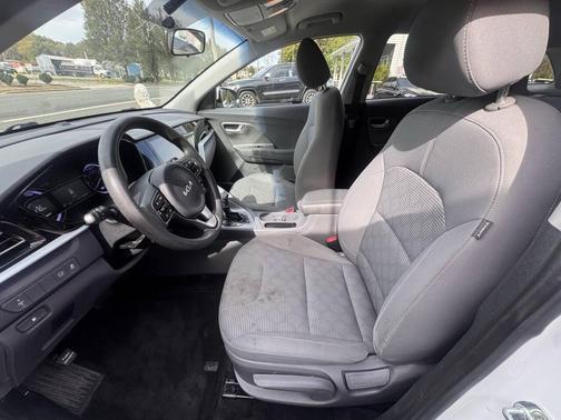 2022 Kia Niro LX