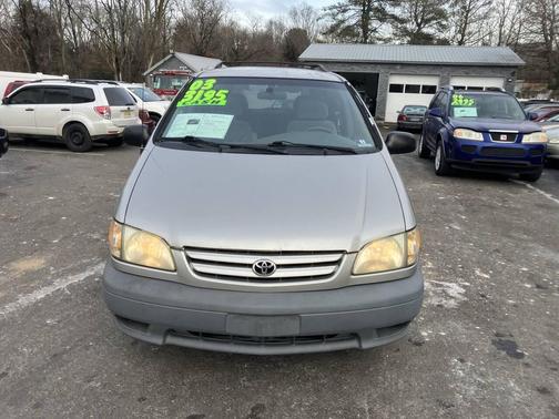 2003 Toyota Sienna LE