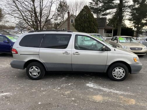 2003 Toyota Sienna LE