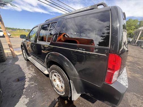 2006 Nissan Pathfinder SE