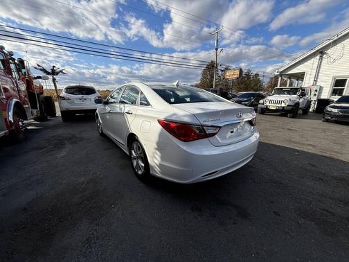 2011 Hyundai SONATA Limited