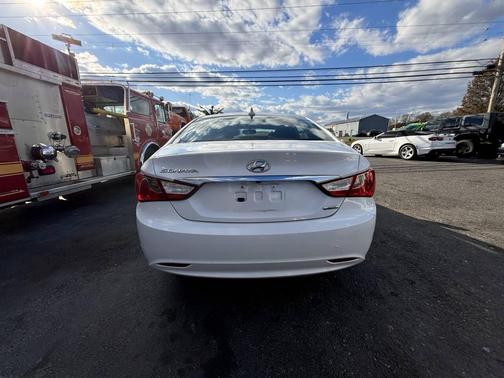 2011 Hyundai SONATA Limited