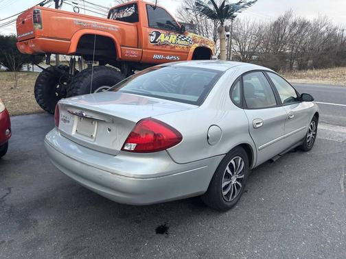 2003 Ford Taurus LX 4dr Sedan