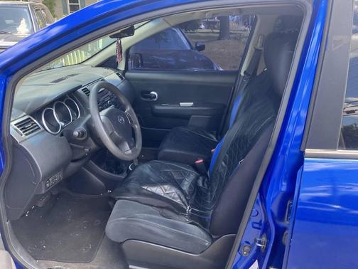 Blue 2010 Nissan Versa 1.8 S