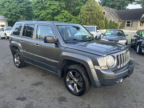 Mineral Gray Metallic Clearcoat 2012 Jeep Patriot Sport