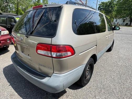 2003 Toyota Sienna LE