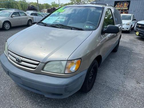 2003 Toyota Sienna LE
