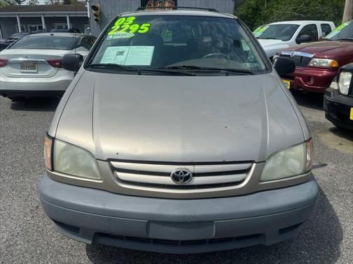 2003 Toyota Sienna LE