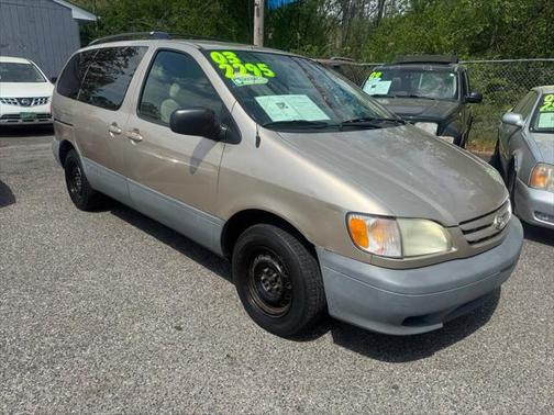 2003 Toyota Sienna LE