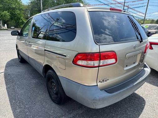 2003 Toyota Sienna LE
