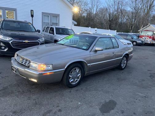 Tan 2000 Cadillac Eldorado ESC