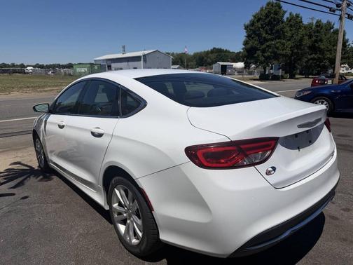 White 2015 Chrysler 200 Limited